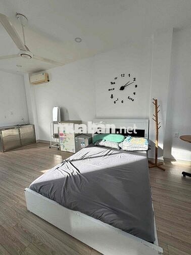 CHÍNH CHỦ CHO THUÊ CĂN HỘ  STUDIO BAN CÔNG FULL NT ÚT TỊCH GẦN SÂN BAY