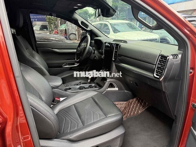 Everest Titanium 1 Cầu Biển SG Xe Đẹp Bán Tại Ford