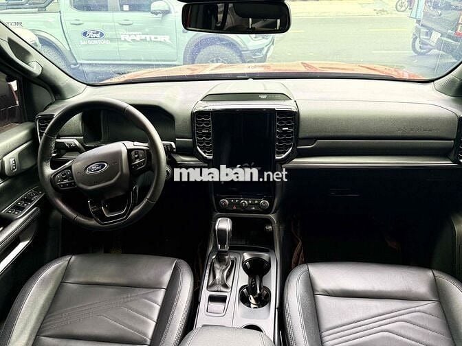Everest Titanium 1 Cầu Biển SG Xe Đẹp Bán Tại Ford