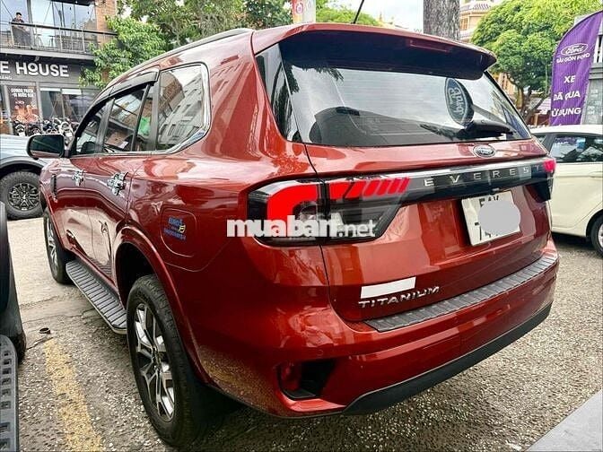 Everest Titanium 1 Cầu Biển SG Xe Đẹp Bán Tại Ford