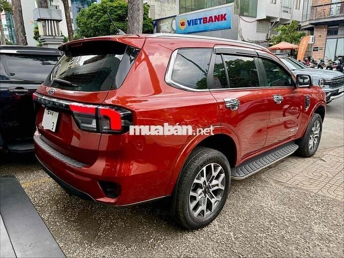 Everest Titanium 1 Cầu Biển SG Xe Đẹp Bán Tại Ford