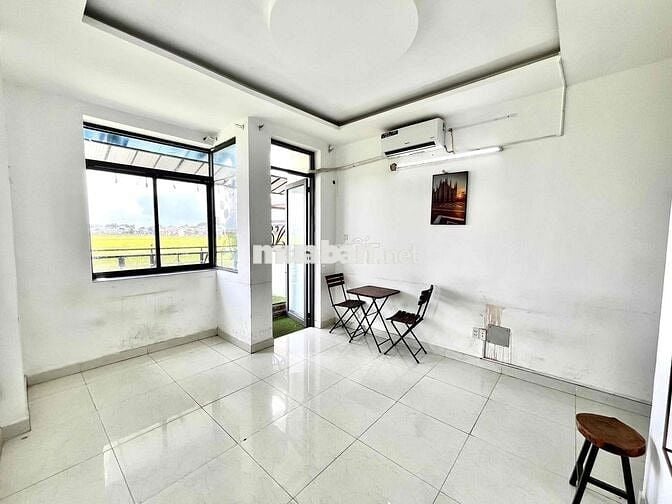 Cho thuê phòng trọ ban công 22m2 có máy lạnh giá 4tr gần Sân Bay TSN