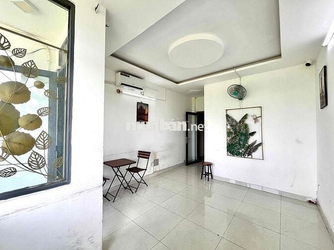 Cho thuê phòng trọ ban công 22m2 có máy lạnh giá 4tr gần Sân Bay TSN