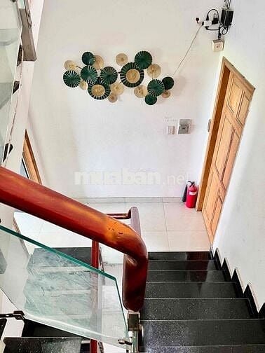 Cho thuê phòng trọ ban công 22m2 có máy lạnh giá 4tr gần Sân Bay TSN