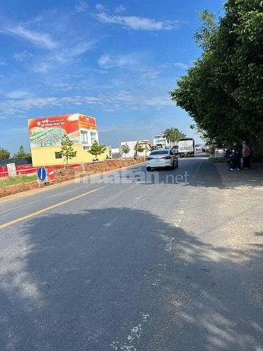 CHỦ CẦN TIỀN BÁN GẤP NỀN BIỆT THỰ 200m2 GẦN MẶT ĐƯỜNG ĐT 818 RỘNG 32 m