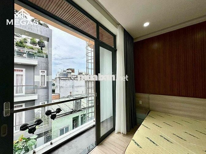 Căn hộ cao cấp có ban công + full nội thất ngay trục đường Quang Trung