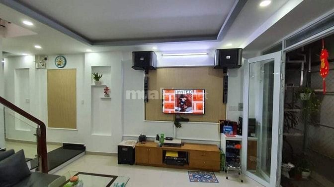 BÁN NHÀ HẺM HỒNG BÀNG, Q.11 - Nhà trống vào ở ngay.