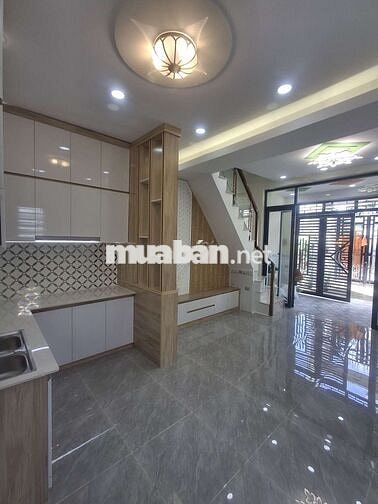 tôi chính chủ bán nhà trệt lầu hóc môn sdc mua bán vì bằng 