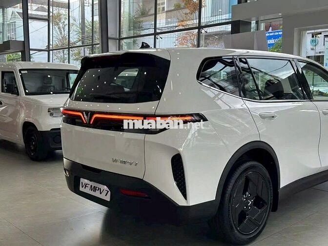 VinFast VFMPV7 2026 Giảm 147tr trừ vào giá xe