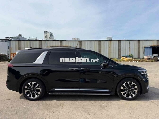 Kia Carnival Signature 2022 Dầu 68000km Đen