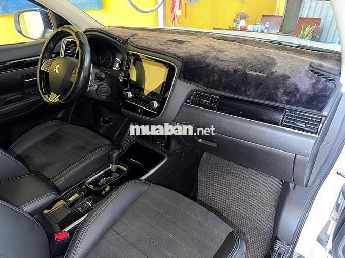 Mitsubishi Outlander 2.0 CVT 2023 Trắng 76.000 Km