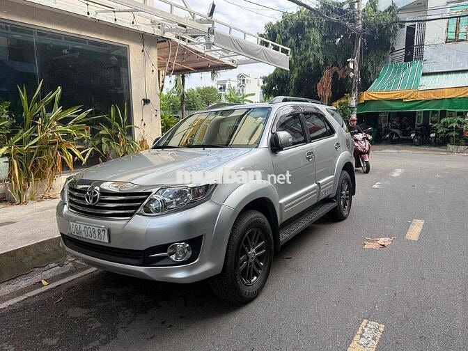 Toyota Fortuner 2.7V AT 2015 Bạc 92.000 km