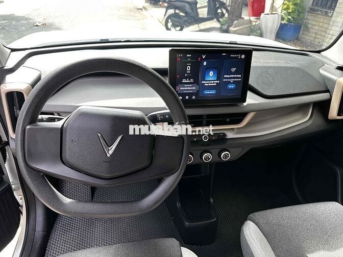 VinFast VF3 màu trắng đi 3,800km