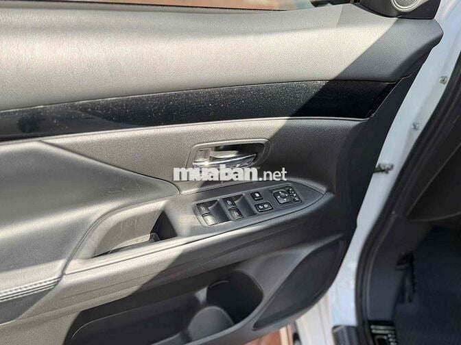 Mitsubishi Outlander 2.0 CVT 2023 Trắng 76.000 Km