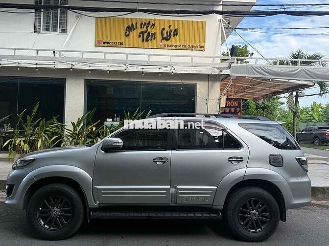 Toyota Fortuner 2.7V AT 2015 Bạc 92.000 km