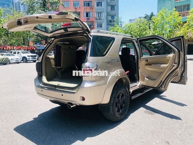 Toyota Fortuner SR5 2011 Vàng cát 12 vạn km