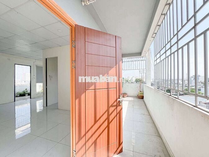 PENTHOUSE- 1 phòng ngủ-full ban công rộng trồng cây- 50m2