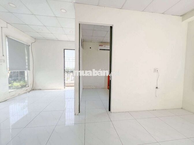 PENTHOUSE- 1 phòng ngủ-full ban công rộng trồng cây- 50m2