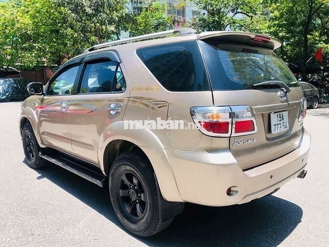 Toyota Fortuner SR5 2011 Vàng cát 12 vạn km