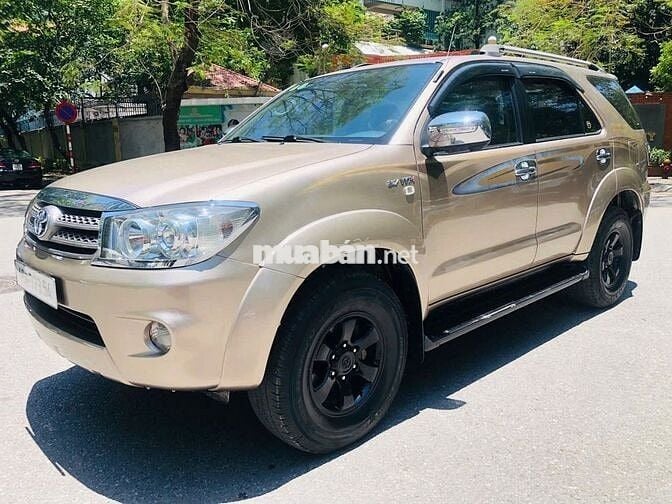 Toyota Fortuner SR5 2011 Vàng cát 12 vạn km