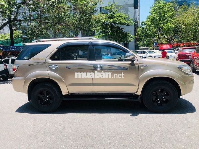 Toyota Fortuner SR5 2011 Vàng cát 12 vạn km