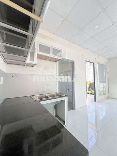 PENTHOUSE- 1 phòng ngủ-full ban công rộng trồng cây- 50m2