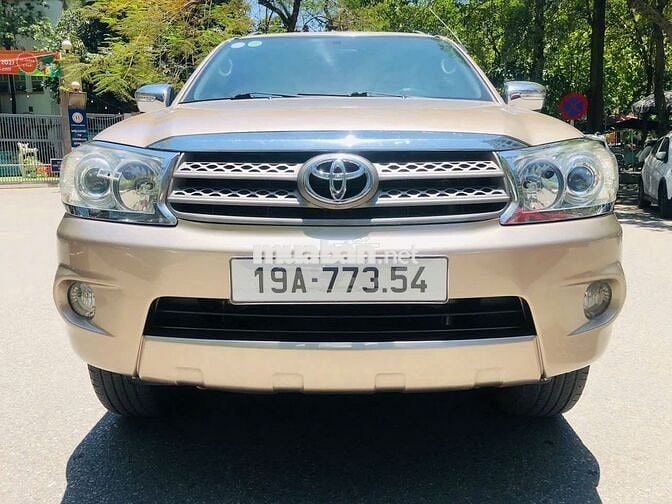 Toyota Fortuner SR5 2011 Vàng cát 12 vạn km