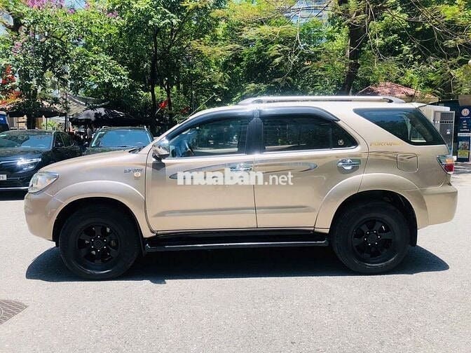 Toyota Fortuner SR5 2011 Vàng cát 12 vạn km