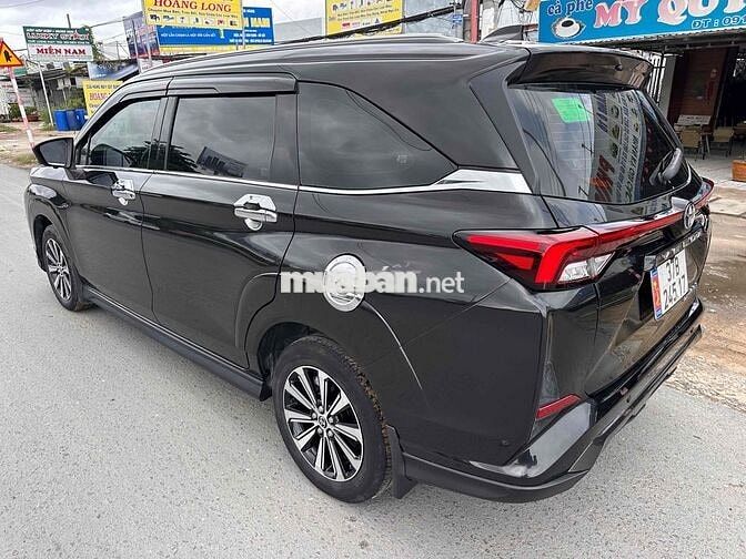 Toyota Veloz Cross 7 chỗ màu Đen