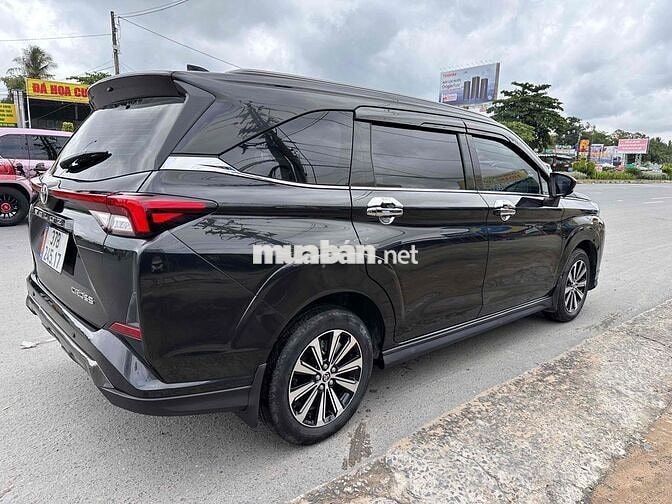 Toyota Veloz Cross 7 chỗ màu Đen