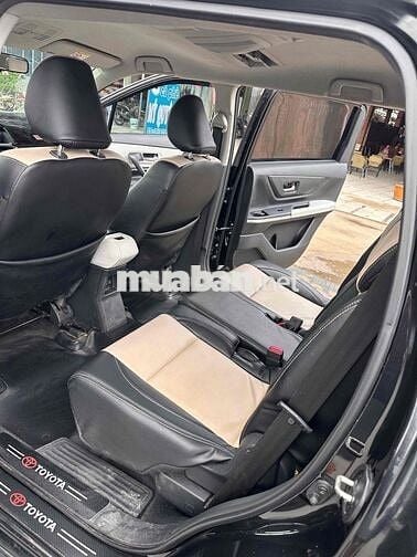 Toyota Veloz Cross 7 chỗ màu Đen