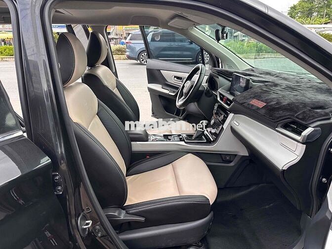 Toyota Veloz Cross 7 chỗ màu Đen