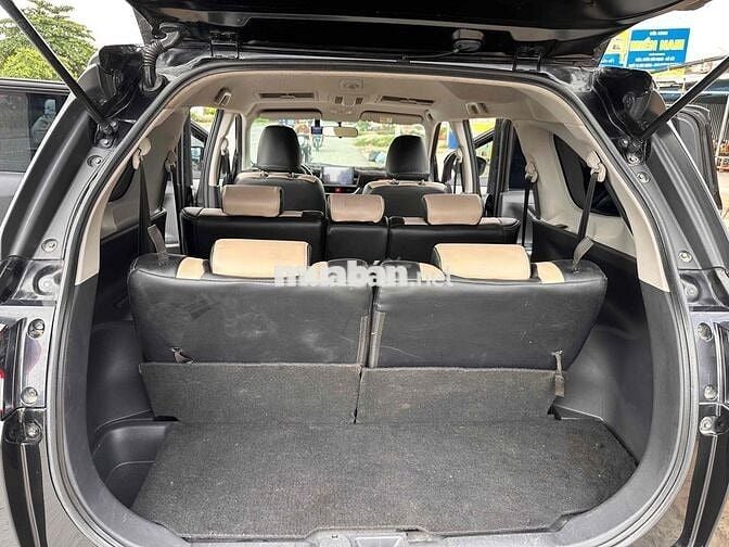 Toyota Veloz Cross 7 chỗ màu Đen