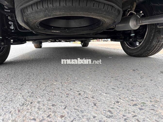 Toyota Veloz Cross 7 chỗ màu Đen