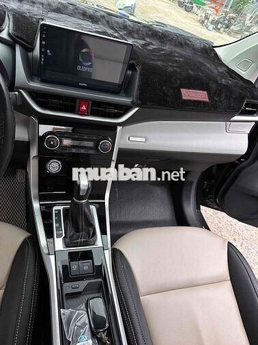 Toyota Veloz Cross 7 chỗ màu Đen