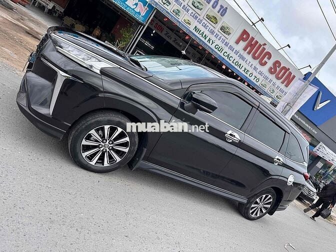 Toyota Veloz Cross 7 chỗ màu Đen