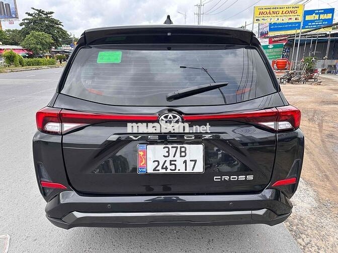 Toyota Veloz Cross 7 chỗ màu Đen