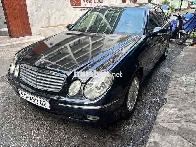 Mercedes-Benz E240 Đen 5 chỗ