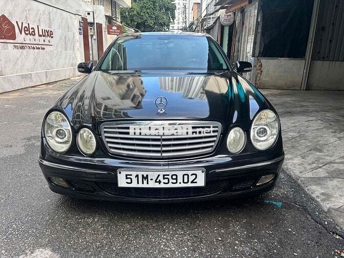 Mercedes-Benz E240 Đen 5 chỗ