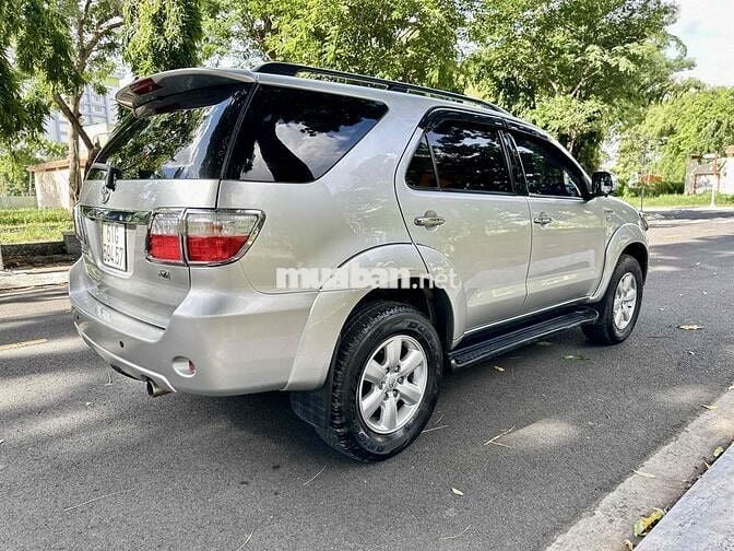 Xe Toyota Fortuner 2010 AT 4x4 Xe Zin