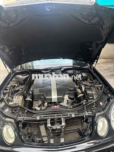 Mercedes-Benz E240 Đen 5 chỗ