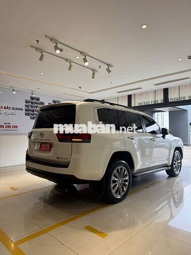 Toyota Land Cruiser 3.5 V6 Trắng 1 chủ từ đầu