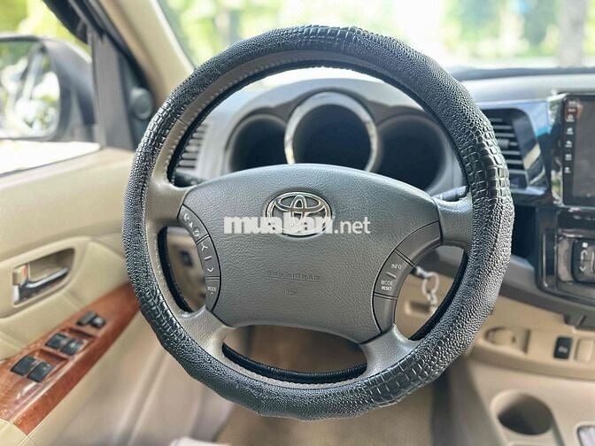 Xe Toyota Fortuner 2010 AT 4x4 Xe Zin