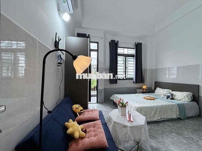 CĂN HỘ BAN CÔNG FULL NỘI THẤT GẦN ETOWN