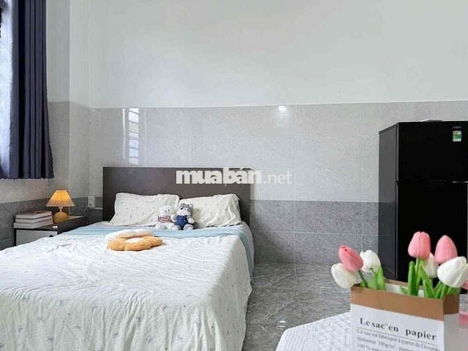 CĂN HỘ BAN CÔNG FULL NỘI THẤT GẦN ETOWN