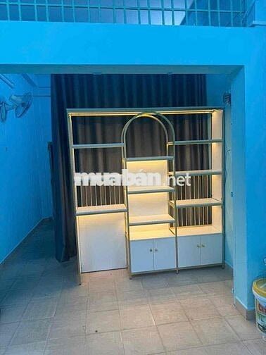Sang mặt bằng ngay chợ có lượng khách ổn định do không có thợ nên sang