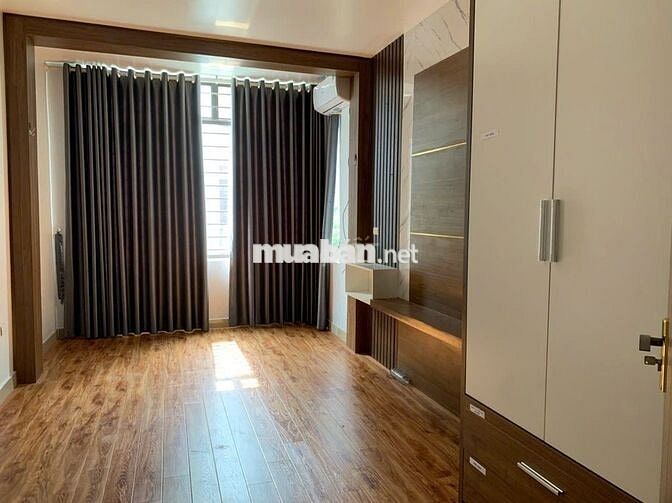 Cho thuê nhà riêng phố Bùi Huy Bích - ô tô đỗ cửa -40m2 -5 tầng