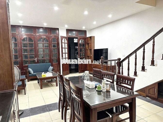cho thuê nhà 4 tầng ô tô đỗ cổng