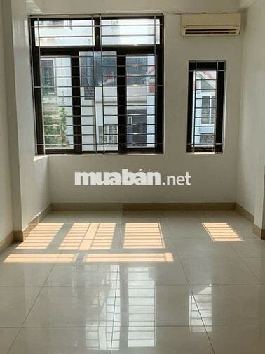 Cho thuê nhà riêng phố Bùi Huy Bích - ô tô đỗ cửa -40m2 -5 tầng