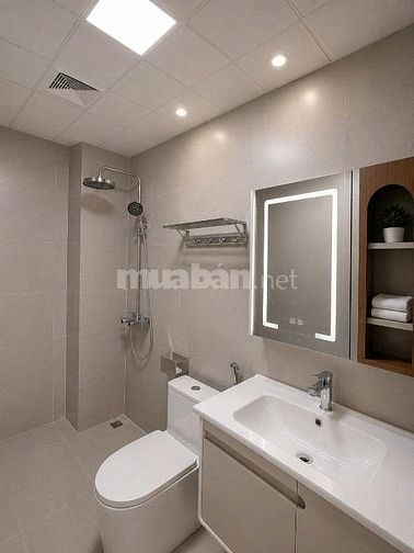 Nhà 5 tầng, bao gồm 4N5WC, có thang máy, đường trước nhà 16m 